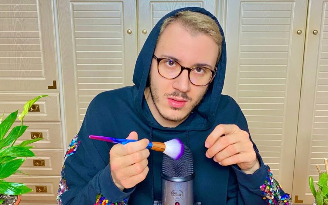 Davide Asmr, lo youtuber che ti insulta per farti dormire | l’intervista esclusiva